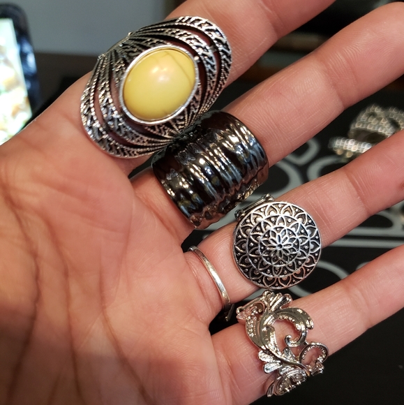 Paparazzi silver 3 row rhinestone ring - Picture 7 of 8